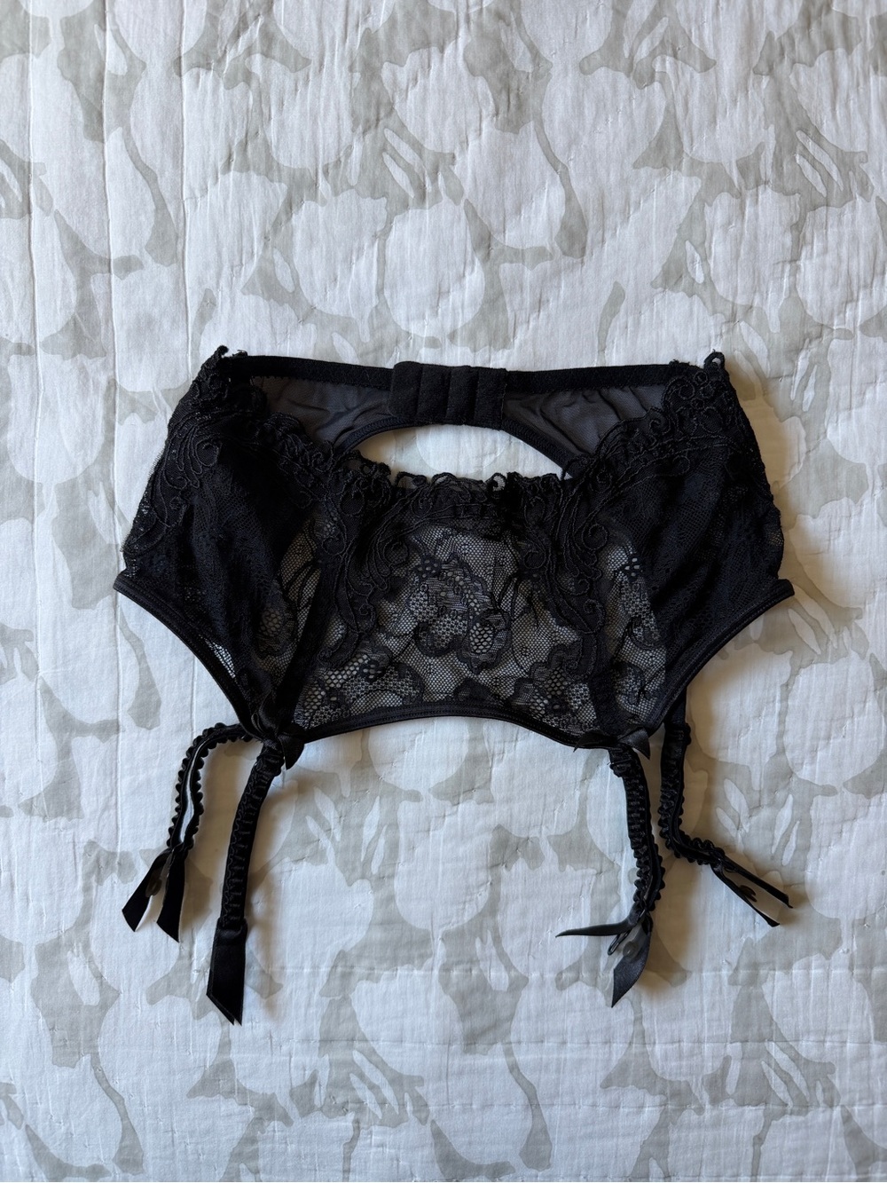 Lise Charmel Soir de Venise
Lace Garter Belt in Black - Picture 9 of 9